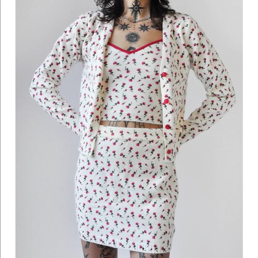 ‼️LAST CHANCE ‼️ NOCTEX Rose Blossom Sweater
